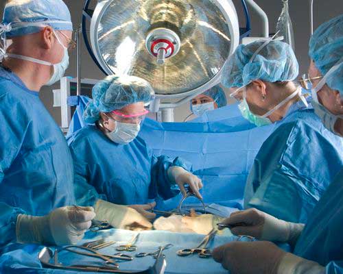 Fotografia di sala operatoria per protesi peniena